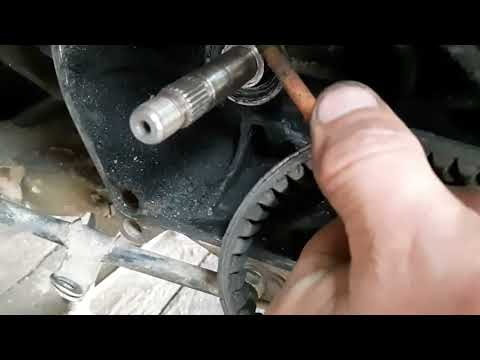 Видео: Honda lead не держит холостые обороты замена сальника подшипника коленвала