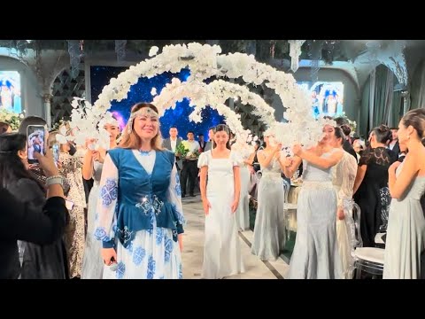 Видео: Юлия Руцкая завела красавицу невесту на узатуу под “Аппак сүйүү”