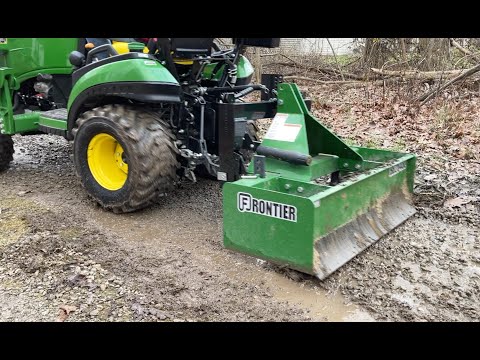 Видео: John Deere 1025R: это мой камень в коробке