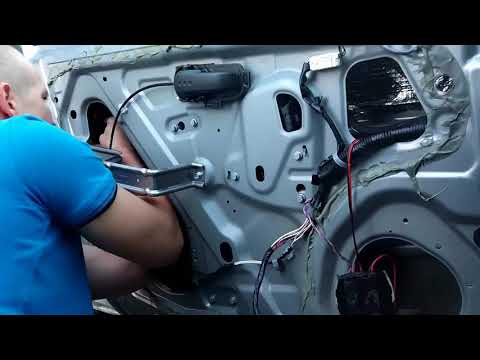 Видео: Nissan Note шумоизоляция двери