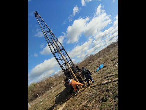 Видео: Бурение скважины на воду шнеком