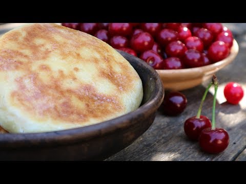 Видео: Сладкая лепешка с вишней и творогом | Сладкий пирог на сковороде