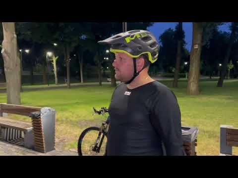 Видео: "Вечернее велопутешествие: Освещаем Киев с новым фонариком!"