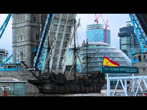 Видео: GALEON ANDALUCIA проплывает под ТАУЭР-БРИДЖ