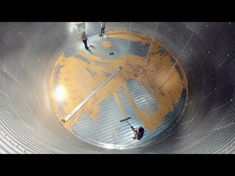 Видео: Опорожнение зерновых бункеров