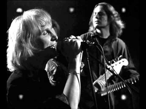 Видео: Александр Иванов и группа «Рондо» — «Я здесь живу» (LIVE, МузТВ, 1998 г.)