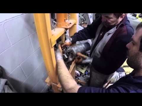 Видео: Дальнобой по США Америка.  Восстановление тягача Petebilt 379, Серия 1