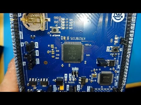 Видео: МК от НИИЭТ К1921ВГ015 на плате | рассказываю как прошивал МК с помощью Makefile