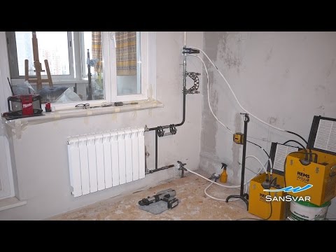 Видео: Замена радиаторов с заморозкой труб