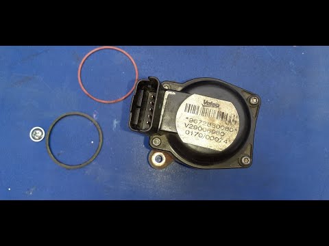Видео: Знімаю та очищую клапан   EGR  Removing and cleaning the valve