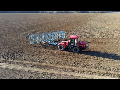 Видео: Кировец К-525 с культиватором КБМ-11 ЯРОСЛАВИЧ. Вытаскиваем трактор из грязи Кировец К-739.