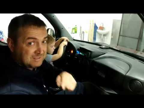 Видео: установка магнитоллы Фиат Добло как снять переднюю консоль торпеды как снять козырёк на панели