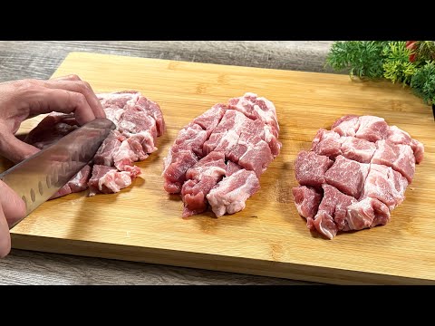 Видео: Теперь я готовлю мясо только так! Моя семья съедает его за минуту! Быстро и просто.