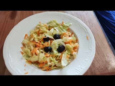 Видео: Лека салата от зеле и моркови с ябълков оцет