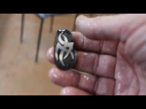 Видео: Травление на нержавейке рельефного  рисунка с чёрным фоном