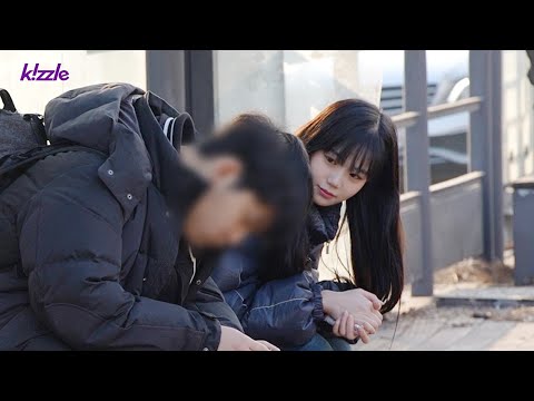 Видео: Если красивая девушка будет продолжать смотреть на нее, граждане отреагируют
