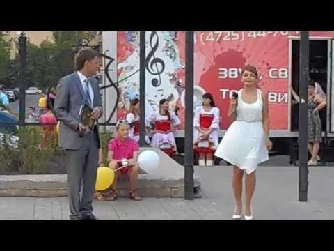 Видео: "Люди, встречаются, люди влюбляются..." - ансамбль "Акра"