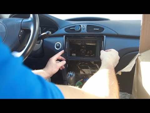 Видео: Колхозим магнитолу Рено Лагуна 2