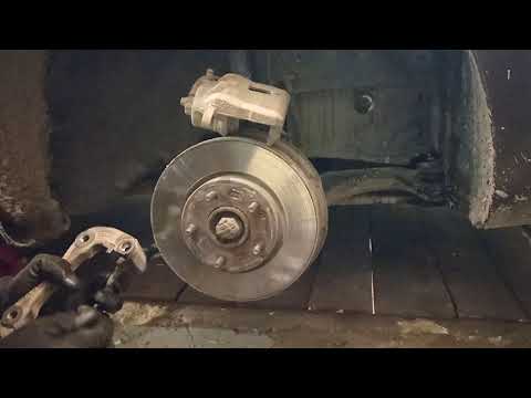 Видео: Замена передних колодок Хендай Элантра HD 2010 г.