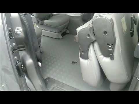 Видео: Nissan NV200  очередной 7 местный вариант с широким сплошным откидным 2 рядом.