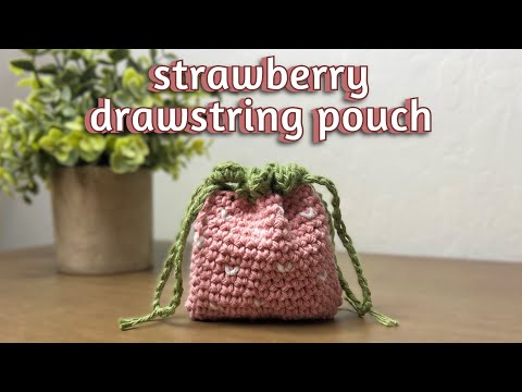 Видео: Мастер-класс по вязанию крючком мини-сумочки-клубники на завязке | Вязаный чехол для Airpods