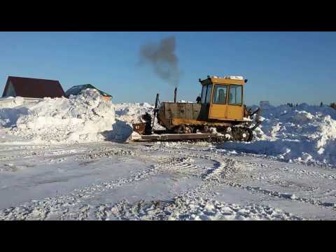 Видео: Чистим снег на дт 75