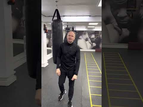 Видео: Амплитудные удары не самые эффективные в бою. Бить нужно самым кратчайшим путём до цели.