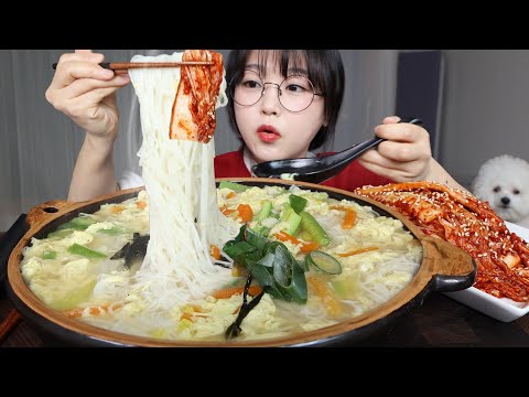 Видео: Корейский суп с лапшой и кимчи🍜Mukbang ASMR