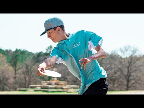 Видео: Как бросать далеко в диск-гольфе с Ганноном Буром