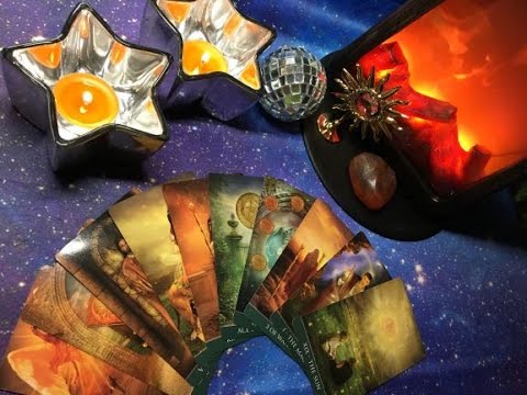 Видео: Как относится ко мне загаданный человек. Таро.