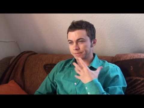 Видео: Дисфория из-за голоса (Дима) + пение (FTM) ENGL SUB