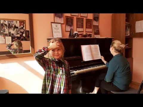 Видео: Маленькие скрипачи. Камилла 6 лет.