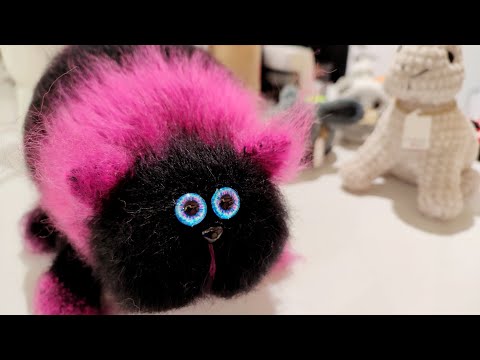 Видео: Я его слепила из того, что было, Вязовлог / Много готовых работ / Игрушки крючком