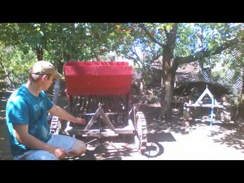 Видео: Саморобна  сівалка  до мінітрактора- відеоогляд.