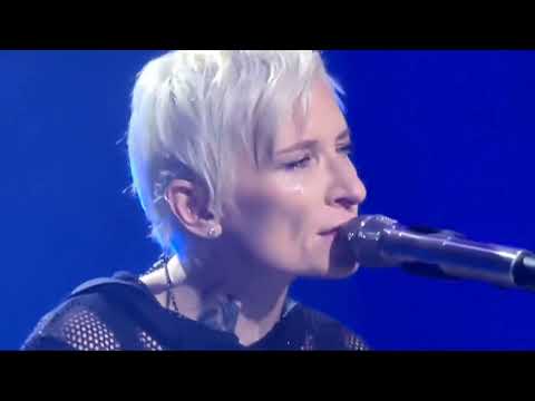 Видео: Диана Арбенина со слезами на глазах:"Секунду назад“.
