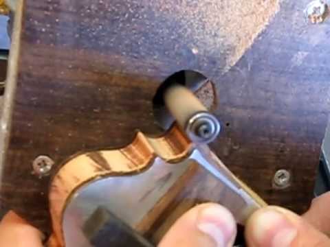 Видео: Фрезеровка головки грифа гитары - Shaping of classical guitar head with the router machine