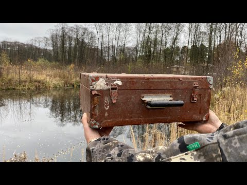 Видео: Поисковый Магнит на Жуткой Речке, Нашёл Старый Чемодан, а в Нем....