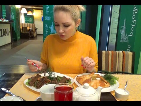 Видео: ВЛОГ Кушаем в грузинском ресторане ♡ Едем в Бегемотик за игрушками!!!