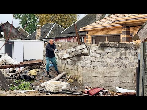 Видео: Нам столько не нужно. Ломаем стены. Сносим старый сарай. Стройка в деревне. Жизнь простых людей.