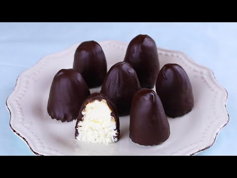 Видео: ТЕПЕРЬ НЕ НУЖНЫ ФОРМОЧКИ. ТВОРОЖНЫЕ ГЛАЗИРОВАННЫЕ СЫРКИ В ХРУСТЯЩЕМ ШОКОЛАДЕ.