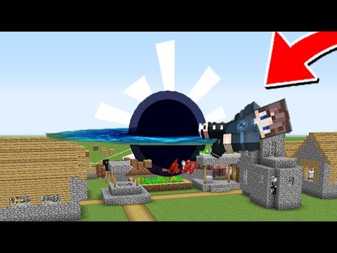 Видео: КТО-ТО СДЕЛАЛ ЧЁРНУЮ ДЫРУ В ДЕРЕВНИ В МАЙНКРАФТ!