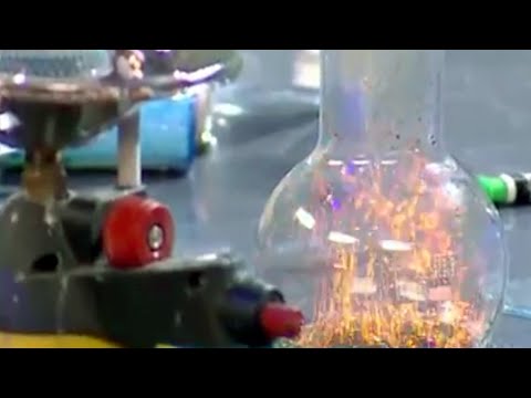 Видео: Галилео. Эксперимент. Бихромат аммония в аммиаке