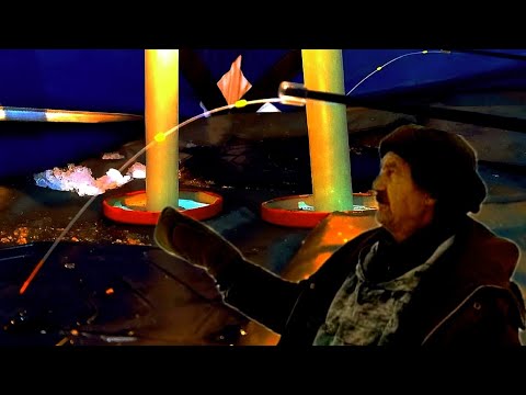 Видео: Местный Дед РАССКАЗАЛ ГДЕ ЛЕЩ КОРМИТСЯ!!! РЫБАЛКА НА ЛЕЩА НОЧЬЮ! ЗИМНЯЯ РЫБАЛКА 2022