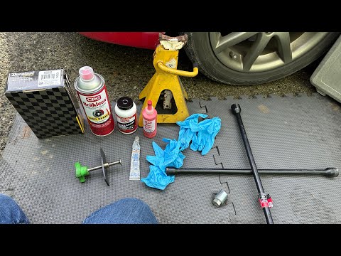 Видео: Замена передних тормозных колодок Honda Fit Sport 2007 года