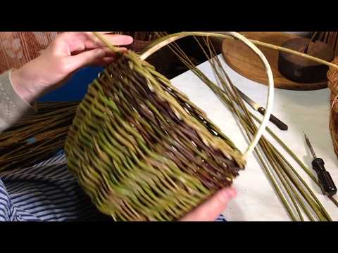 Видео: Как сплести самую простую корзину.Ч.3. Ручка. Basket wickwork.