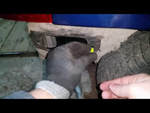 Видео: MAZDA DEMIO DW3w Заливает багажник водой.