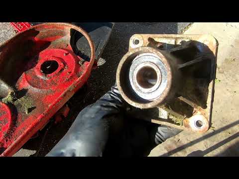 Видео: Замените подшипники шпинделя косилки ДЕШЕВО!