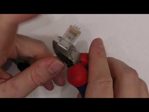 Видео: Обжим кончика RJ45 с инструментом и без.