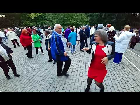 Видео: 4.10.25г... "Ты была Мелодией Моей"... звучит на Танцполе в Гомельском парке... 