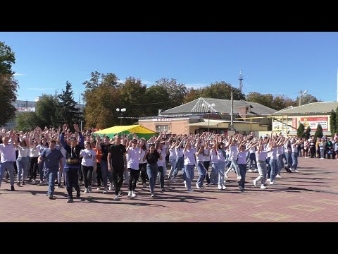 Видео: С Днём Рождения Семикаракорск! Утренний флэш-моб (зарядка) на центральной площади